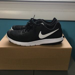 black nike shoes women size 9